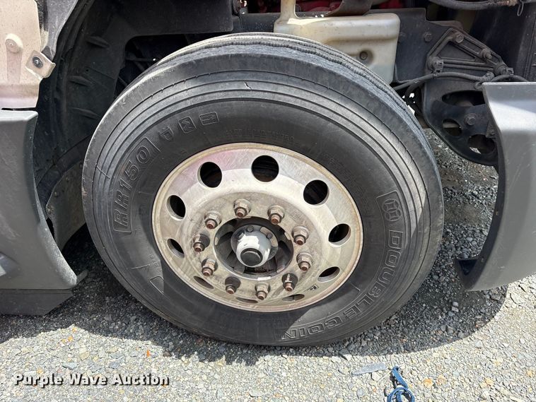 image for item YA2936 2020 International LT625 semi truck