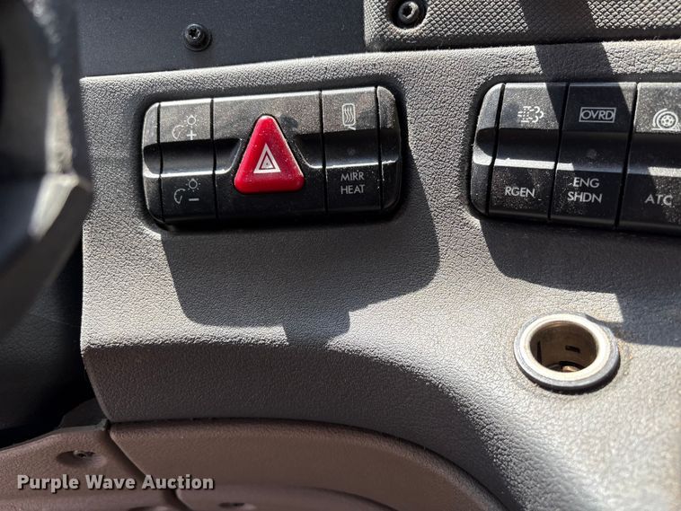 image for item YA2948 2018 Freightliner Cascadia semi truck