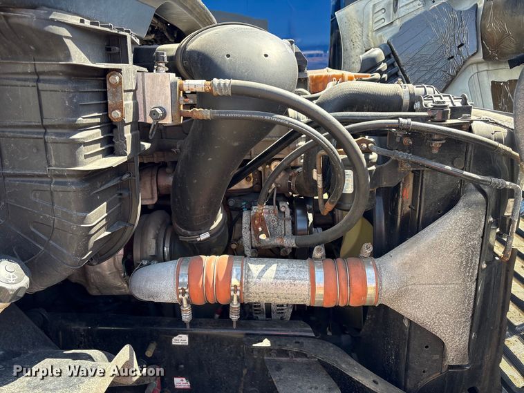 image for item YA2948 2018 Freightliner Cascadia semi truck