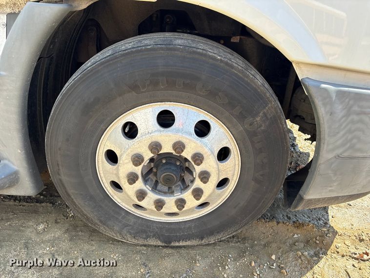 image for item YA2948 2018 Freightliner Cascadia semi truck