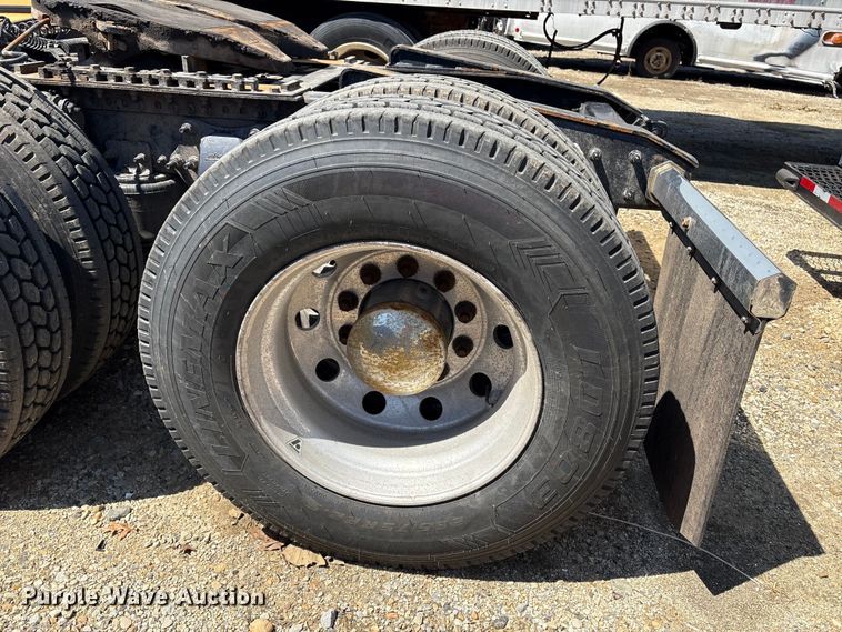 image for item YA2948 2018 Freightliner Cascadia semi truck