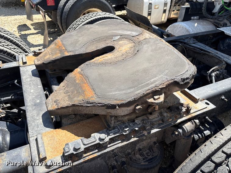 image for item YA2948 2018 Freightliner Cascadia semi truck
