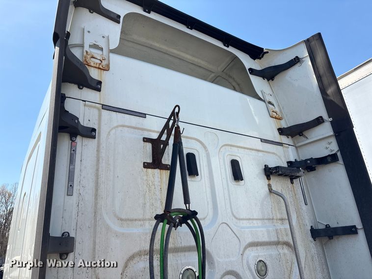 image for item YA2948 2018 Freightliner Cascadia semi truck