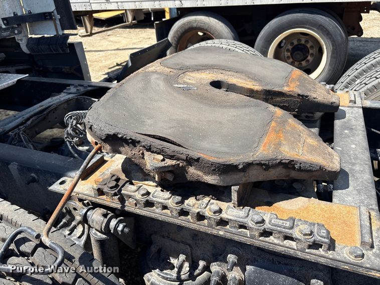 image for item YA2948 2018 Freightliner Cascadia semi truck