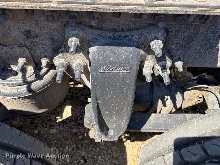 image for item YA2948 2018 Freightliner Cascadia semi truck