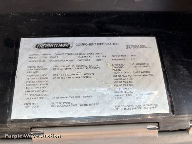 image for item YA2948 2018 Freightliner Cascadia semi truck