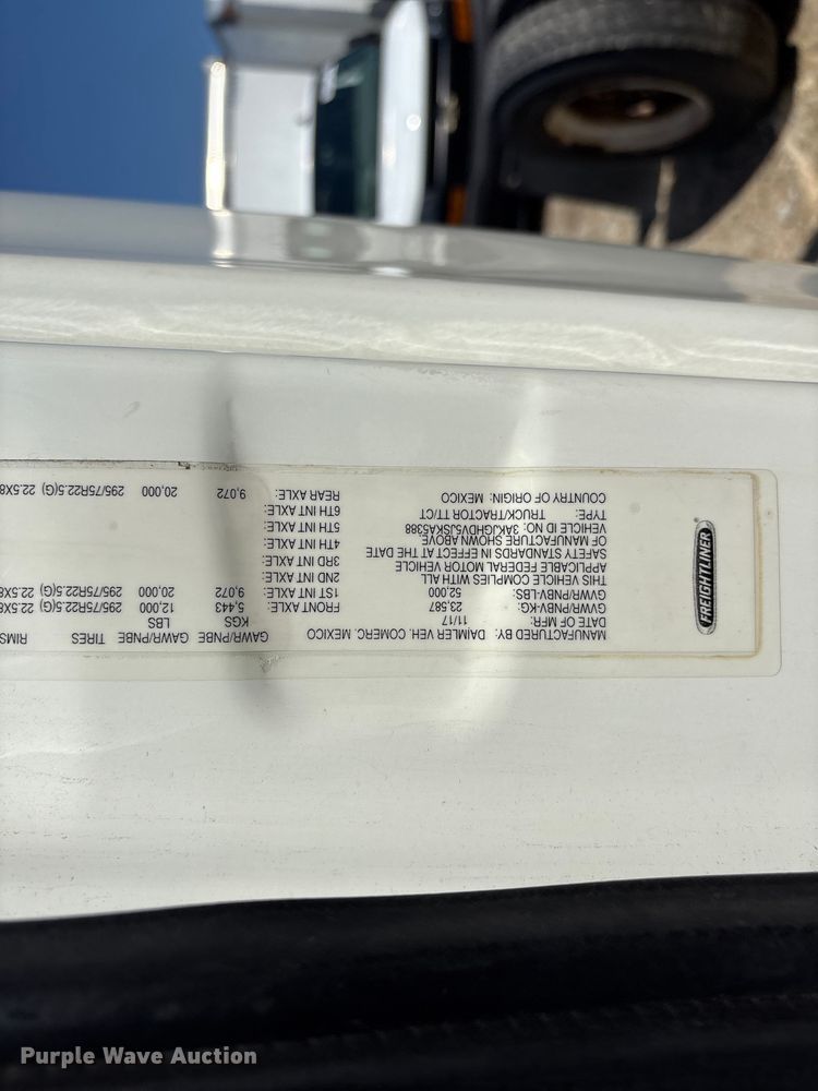 image for item YA2948 2018 Freightliner Cascadia semi truck
