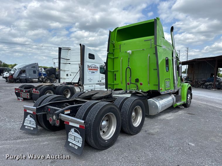 image for item YA3138 2020 Freightliner Coronado glider kit semi truck