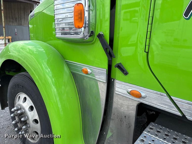 image for item YA3138 2020 Freightliner Coronado glider kit semi truck