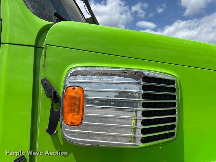 image for item YA3138 2020 Freightliner Coronado glider kit semi truck