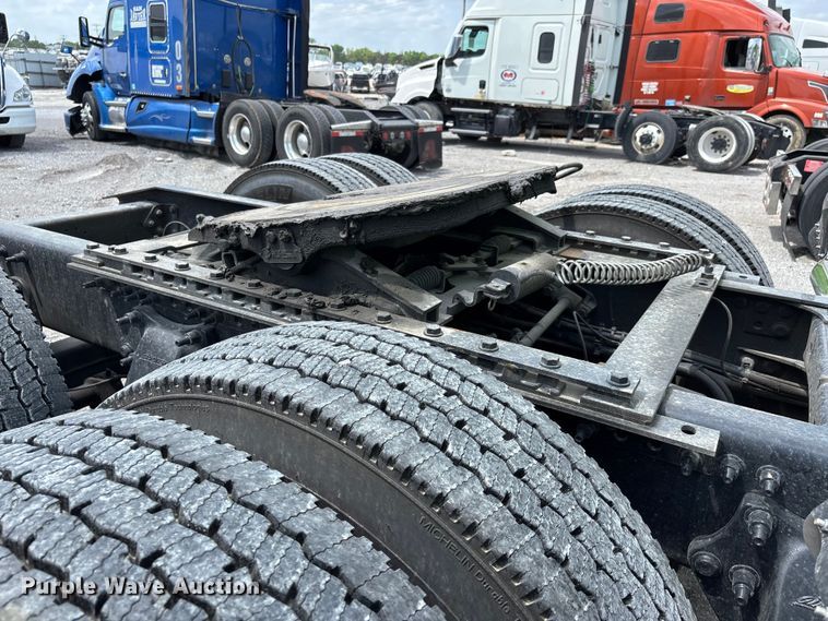 image for item YA3138 2020 Freightliner Coronado glider kit semi truck