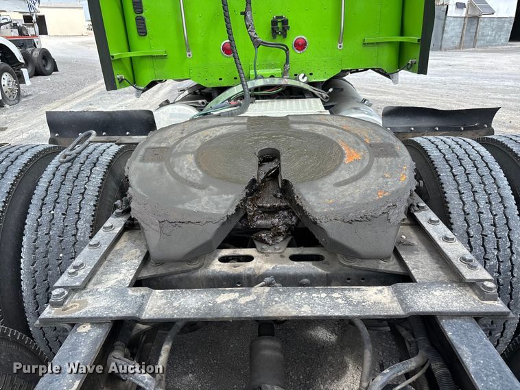image for item YA3138 2020 Freightliner Coronado glider kit semi truck