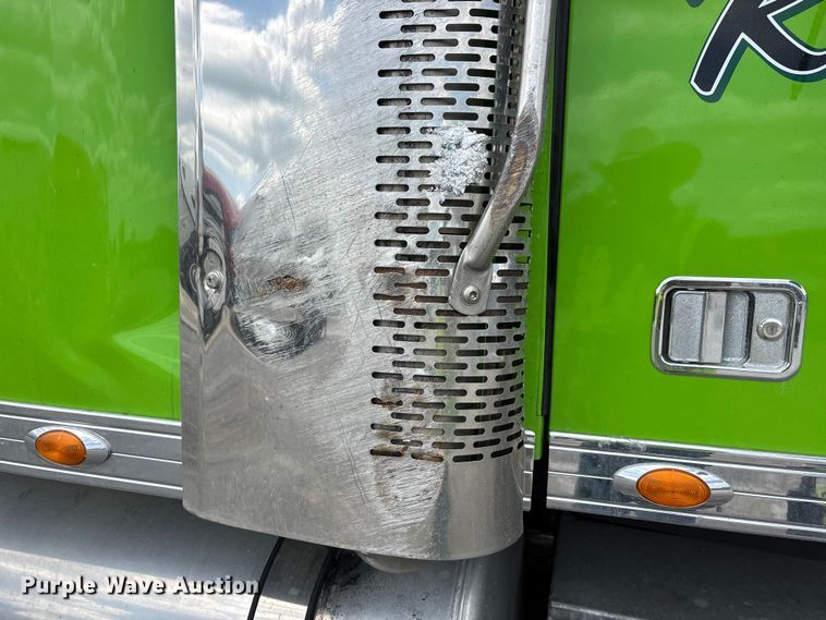 image for item YA3138 2020 Freightliner Coronado glider kit semi truck