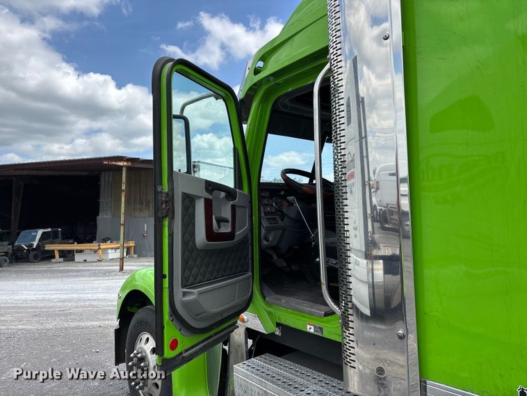 image for item YA3138 2020 Freightliner Coronado glider kit semi truck