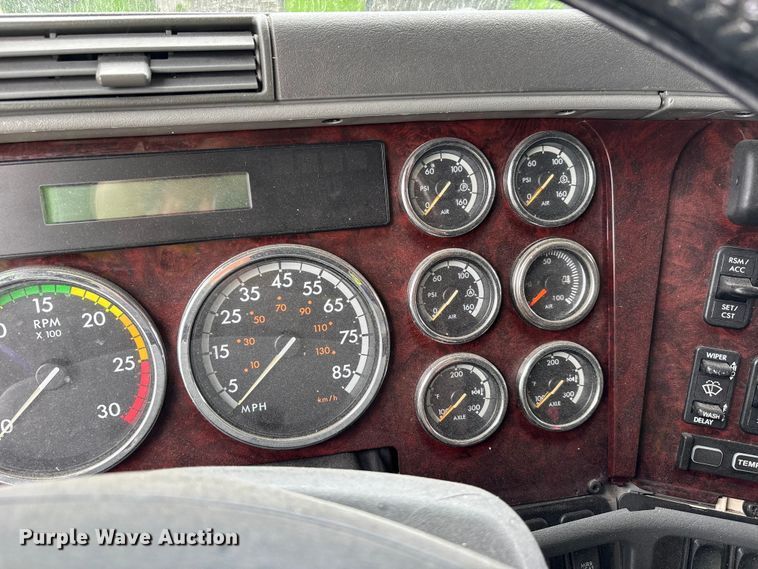 image for item YA3138 2020 Freightliner Coronado glider kit semi truck