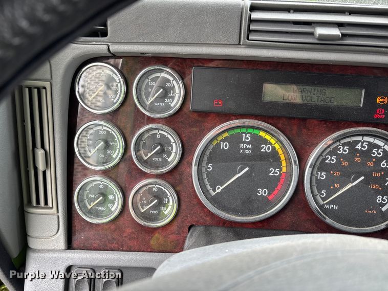 image for item YA3138 2020 Freightliner Coronado glider kit semi truck