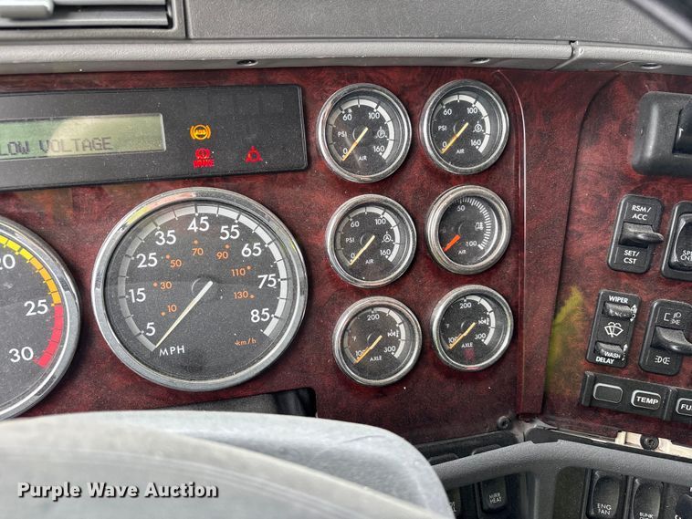 image for item YA3138 2020 Freightliner Coronado glider kit semi truck