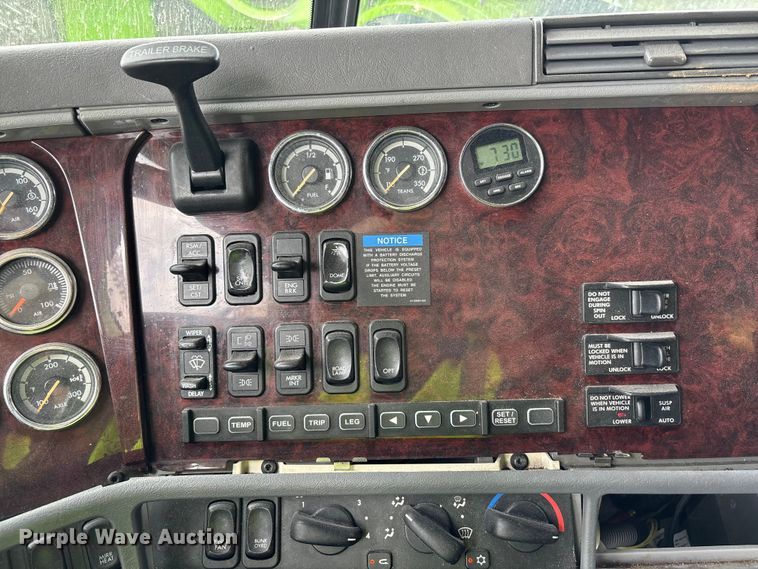 image for item YA3138 2020 Freightliner Coronado glider kit semi truck