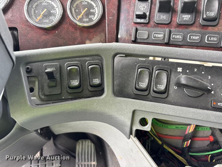 image for item YA3138 2020 Freightliner Coronado glider kit semi truck