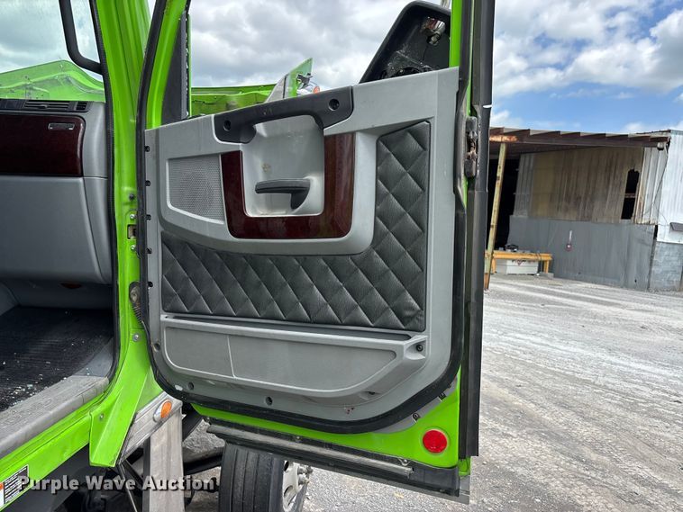 image for item YA3138 2020 Freightliner Coronado glider kit semi truck