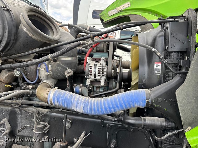 image for item YA3138 2020 Freightliner Coronado glider kit semi truck