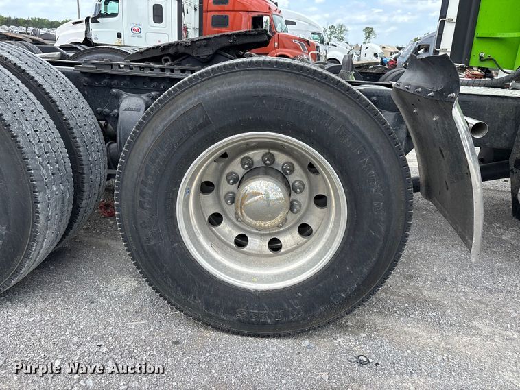 image for item YA3138 2020 Freightliner Coronado glider kit semi truck