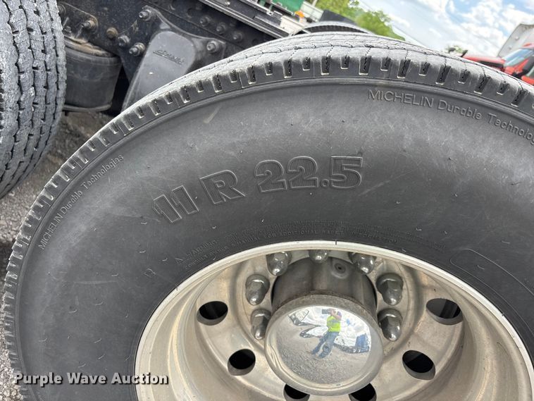 image for item YA3138 2020 Freightliner Coronado glider kit semi truck