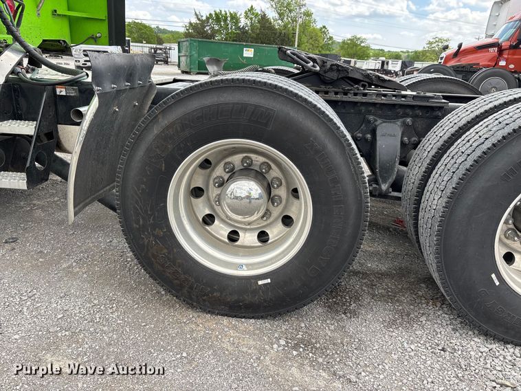 image for item YA3138 2020 Freightliner Coronado glider kit semi truck