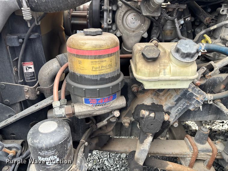 image for item YA3141 2016 Freightliner Cascadia semi truck