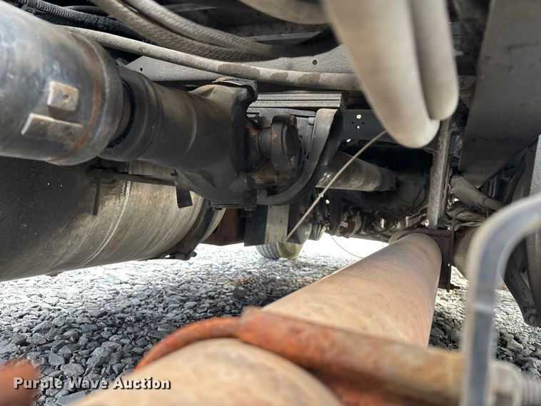 image for item YA3141 2016 Freightliner Cascadia semi truck