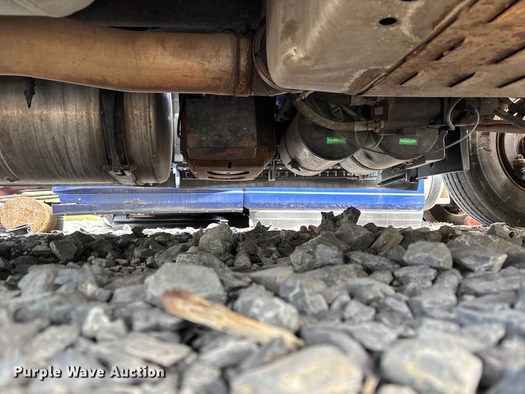 image for item YA3141 2016 Freightliner Cascadia semi truck