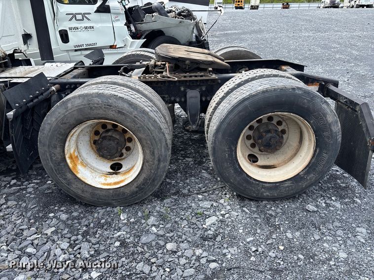 image for item YA3141 2016 Freightliner Cascadia semi truck