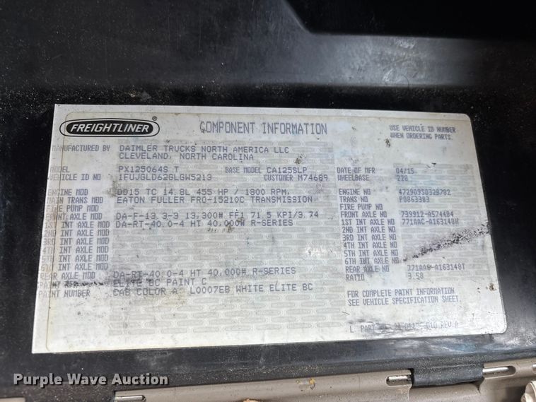 image for item YA3141 2016 Freightliner Cascadia semi truck