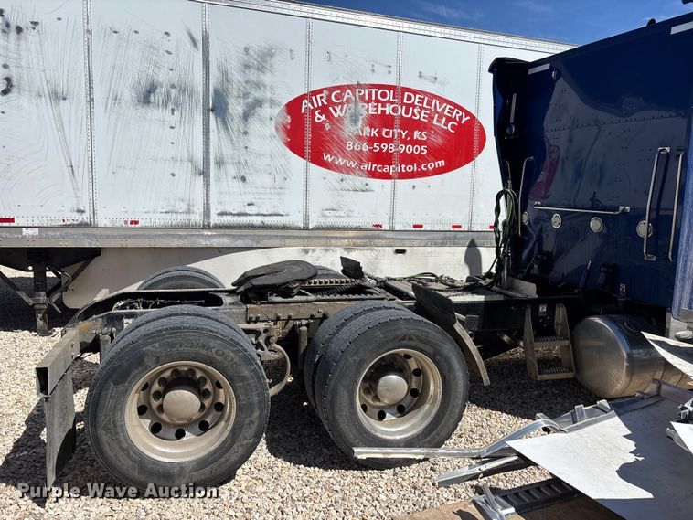 image for item YA3157 2020 Peterbilt 389 semi truck