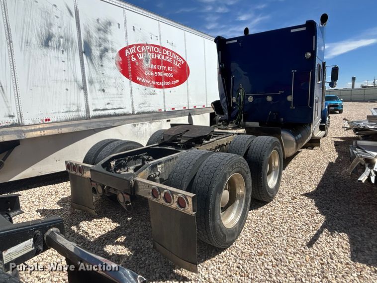 image for item YA3157 2020 Peterbilt 389 semi truck