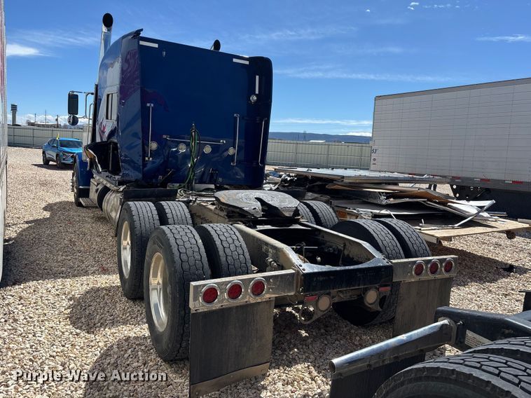 image for item YA3157 2020 Peterbilt 389 semi truck