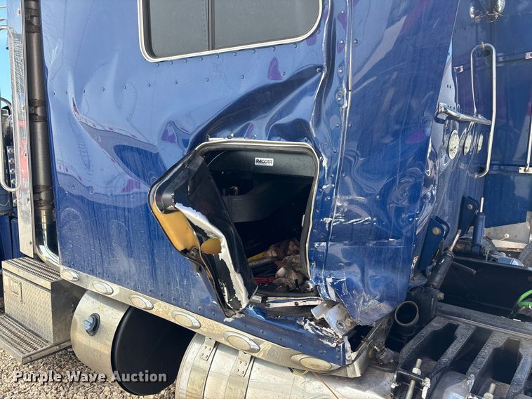 image for item YA3157 2020 Peterbilt 389 semi truck