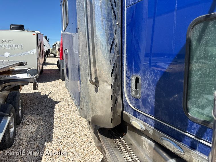 image for item YA3157 2020 Peterbilt 389 semi truck