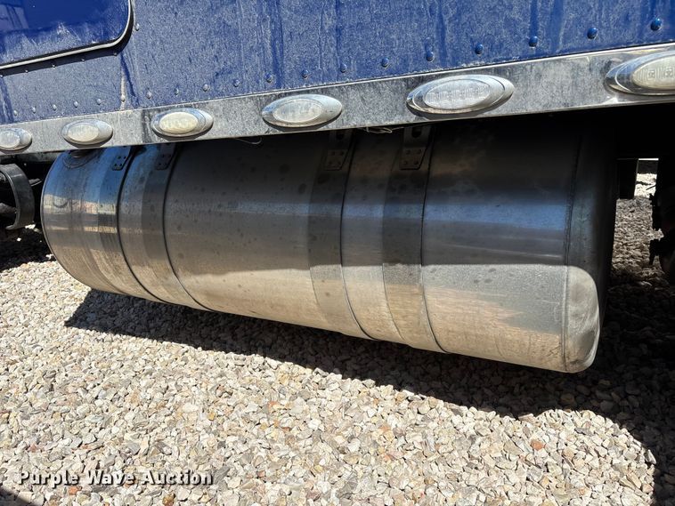 image for item YA3157 2020 Peterbilt 389 semi truck