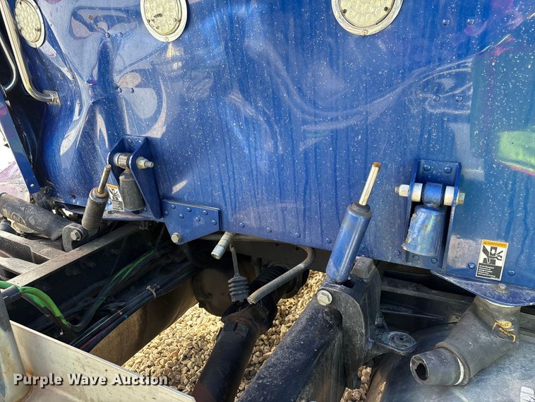 image for item YA3157 2020 Peterbilt 389 semi truck