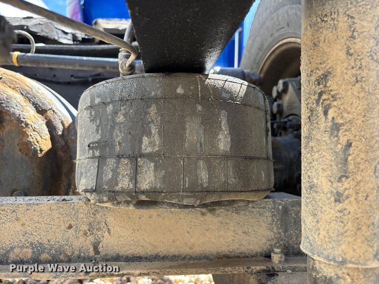 image for item YA3157 2020 Peterbilt 389 semi truck