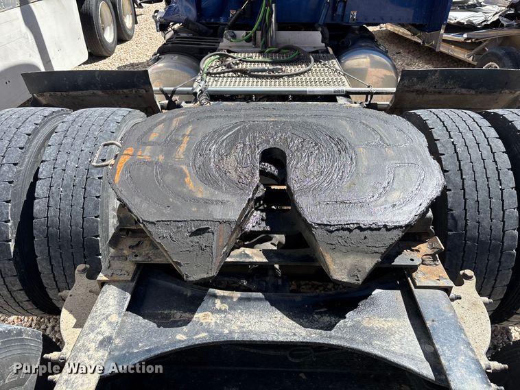 image for item YA3157 2020 Peterbilt 389 semi truck