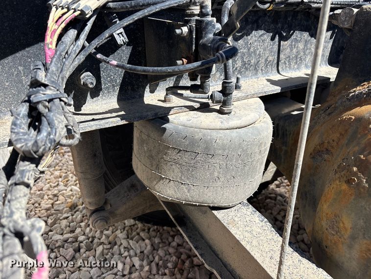 image for item YA3157 2020 Peterbilt 389 semi truck