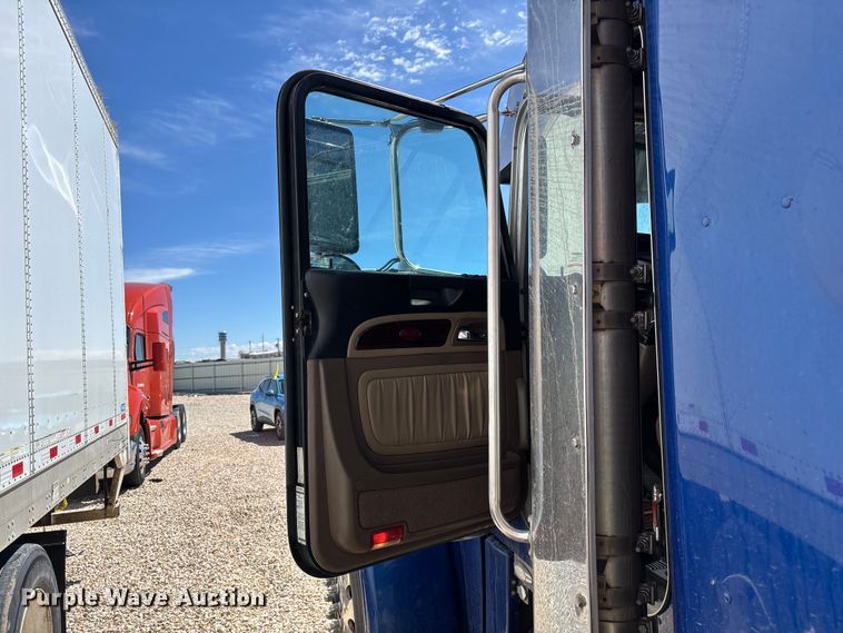 image for item YA3157 2020 Peterbilt 389 semi truck