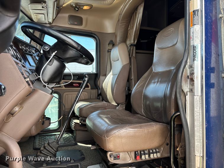 image for item YA3157 2020 Peterbilt 389 semi truck