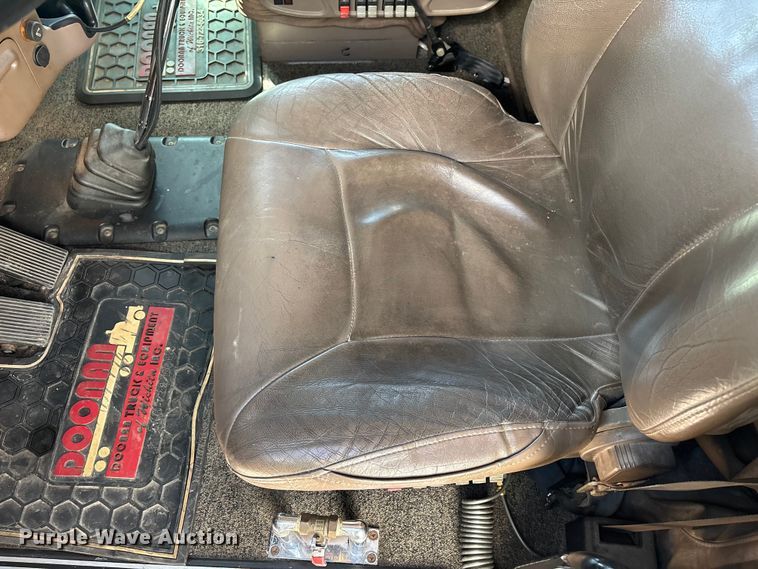 image for item YA3157 2020 Peterbilt 389 semi truck