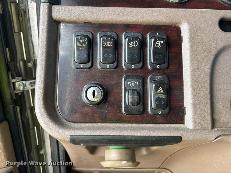 image for item YA3157 2020 Peterbilt 389 semi truck