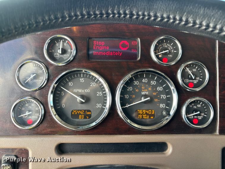 image for item YA3157 2020 Peterbilt 389 semi truck