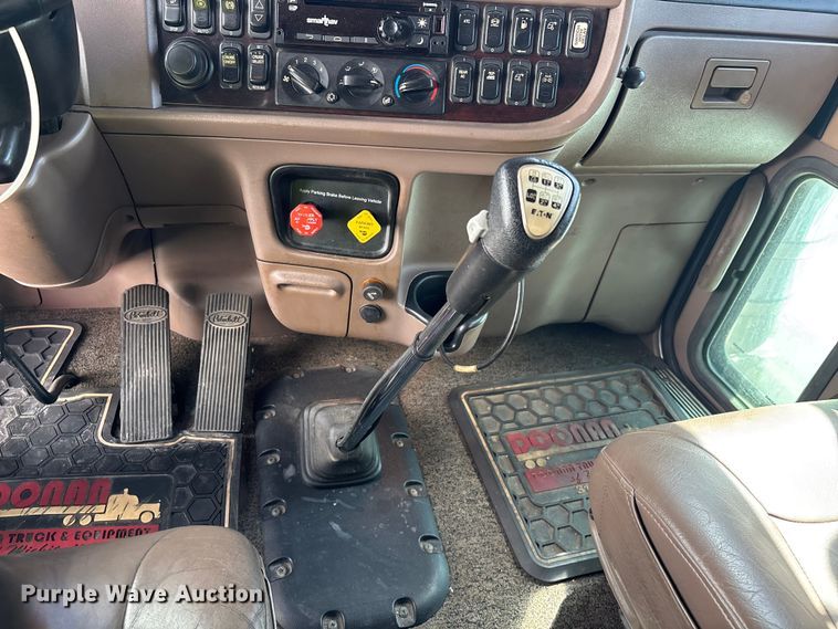 image for item YA3157 2020 Peterbilt 389 semi truck