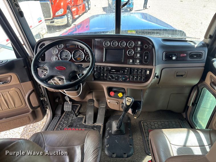 image for item YA3157 2020 Peterbilt 389 semi truck